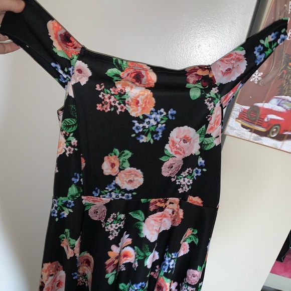 Off the shoulder dress - Picture 2 of 2